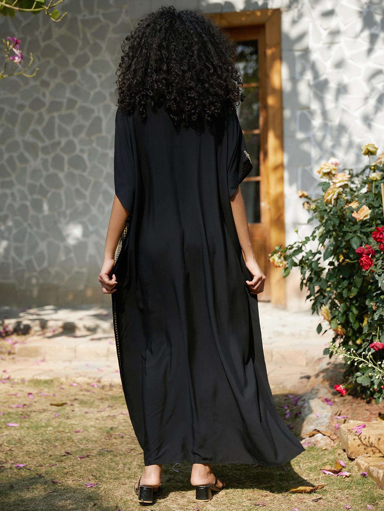 Black Gold Embroidery Kaftan M – Embroidery Kaftan recenzja i cena